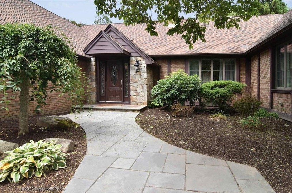 108 White Birch Cir, Scituate, RI 02831-1139