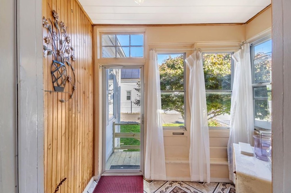 47 Yale Ave, Providence, RI 02908