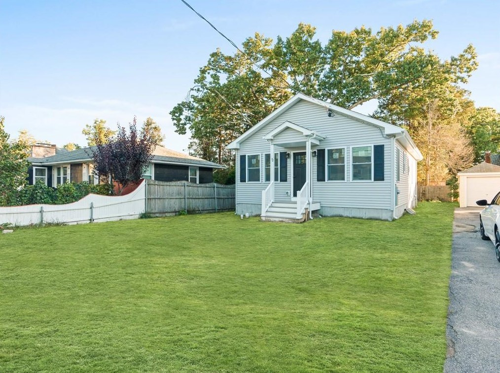 72 Myrtle Ave, Cranston, RI 02910-5715