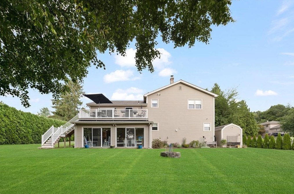 25 Donna Dr, Cranston, RI 02921