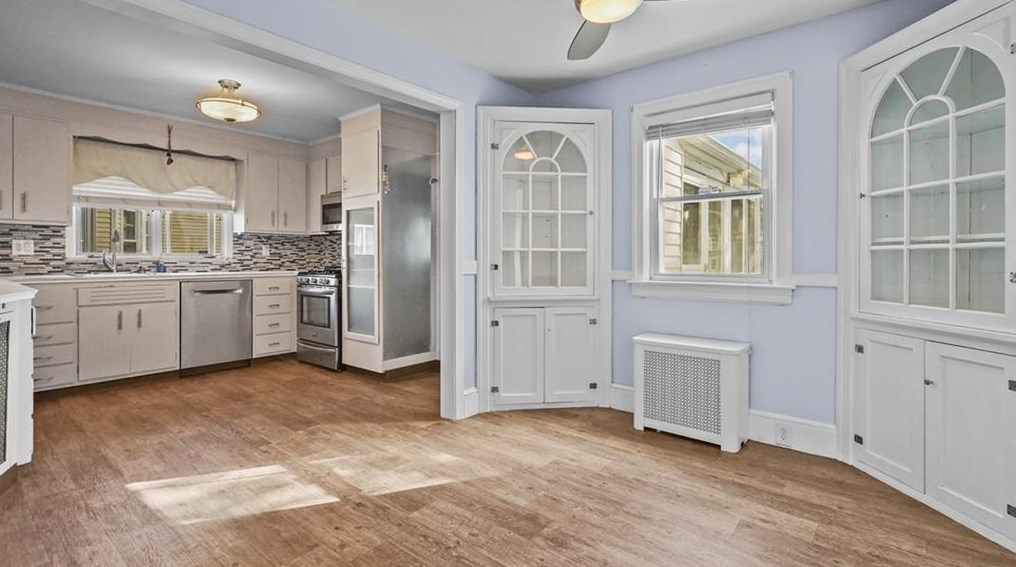 36 Greenwood St, Cranston RI 02910-1907 exterior