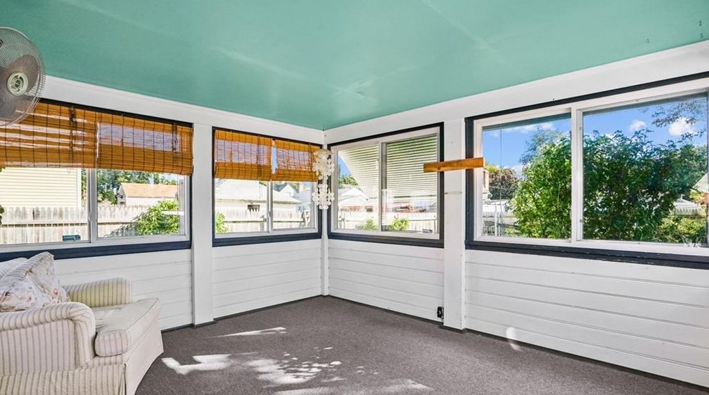 36 Greenwood St, Cranston RI 02910-1907 exterior