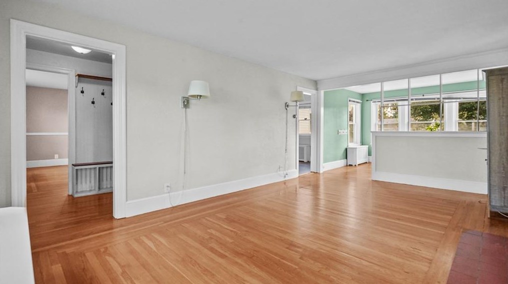 36 Greenwood St, Cranston RI 02910-1907 exterior