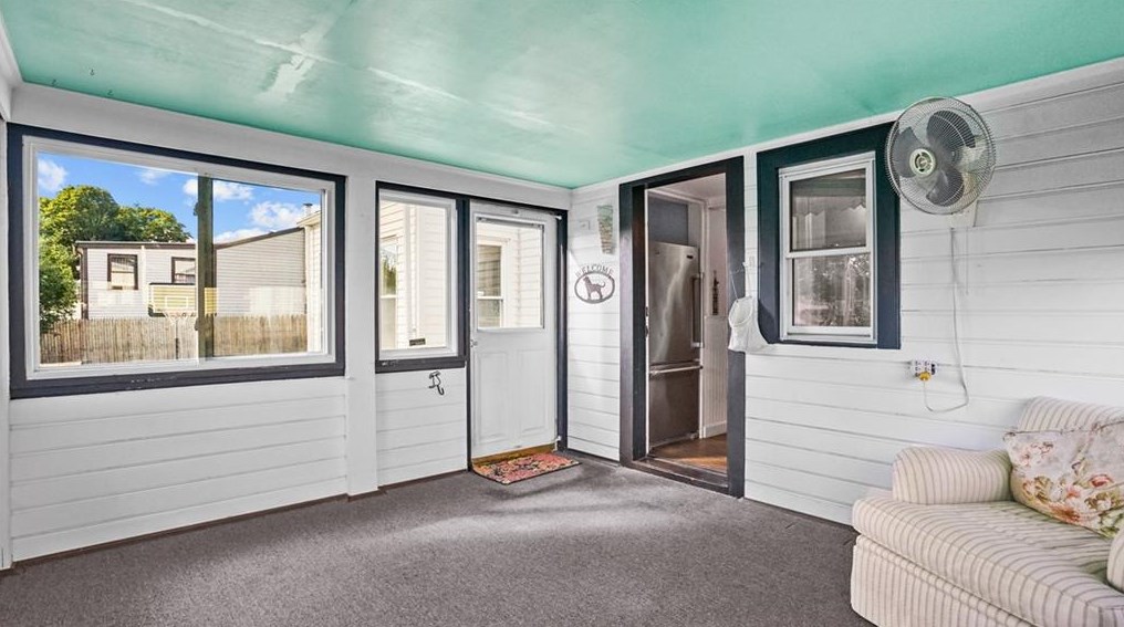 36 Greenwood St, Cranston RI 02910-1907 exterior