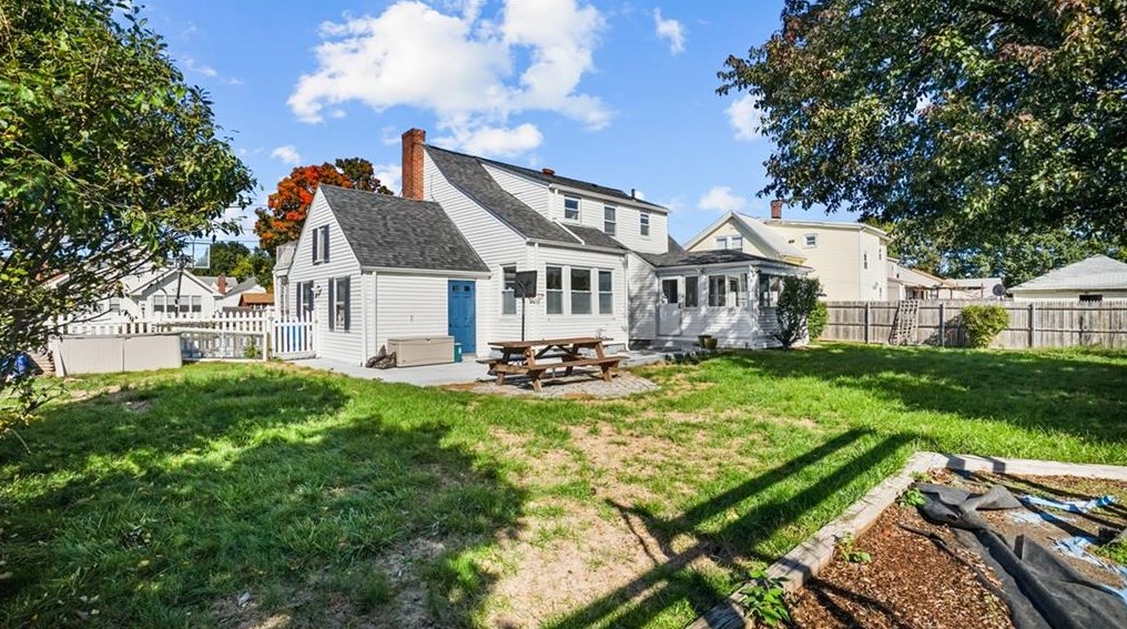 36 Greenwood St, Cranston RI 02910-1907 exterior