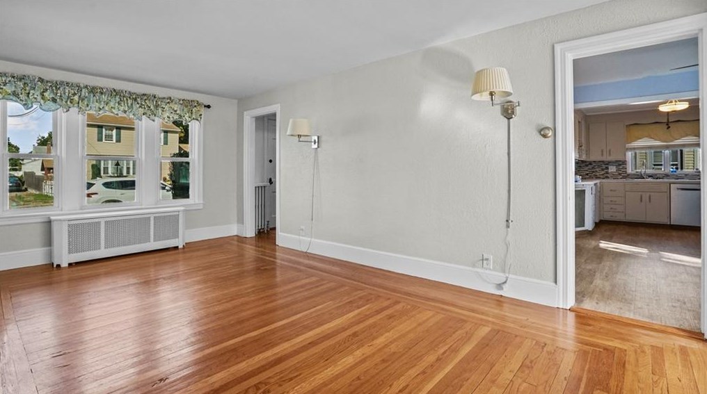 36 Greenwood St, Cranston RI 02910-1907 exterior