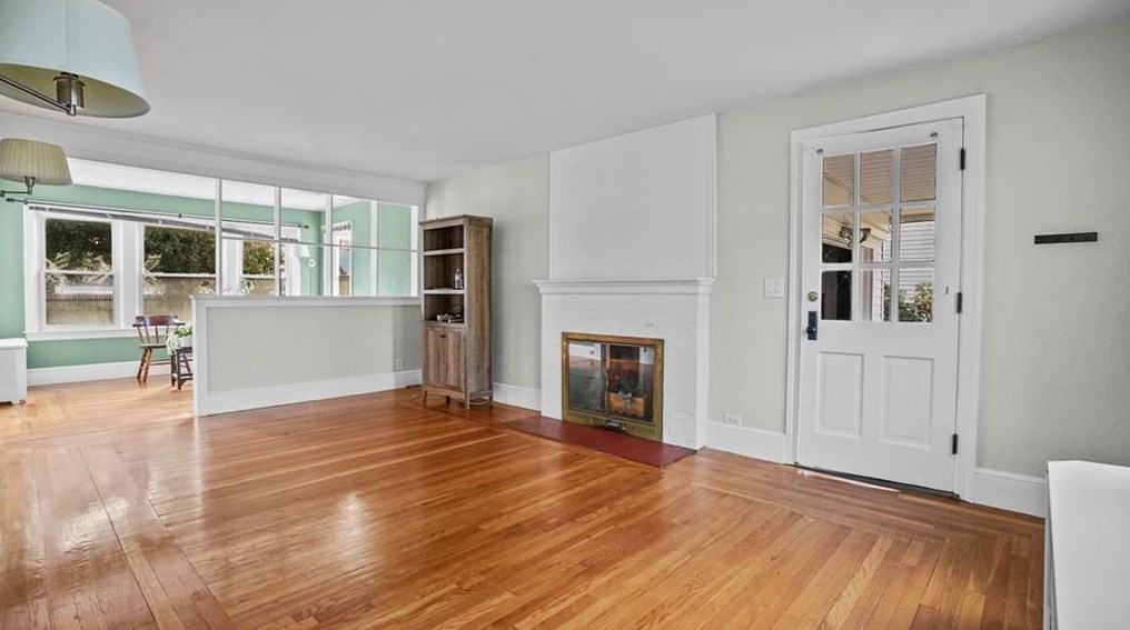 36 Greenwood St, Cranston RI 02910-1907 exterior