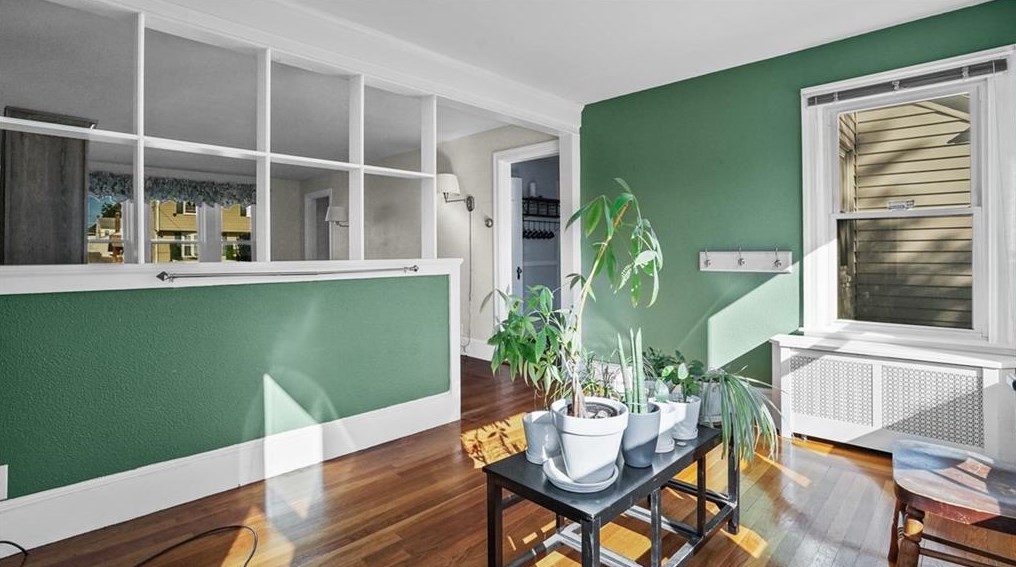 36 Greenwood St, Cranston RI 02910-1907 exterior