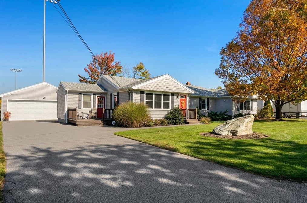 7 Rosewood Dr, Smithfield, RI 02828-1904