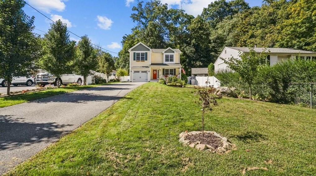 44 Leigh Rd, Cumberland, RI 02864