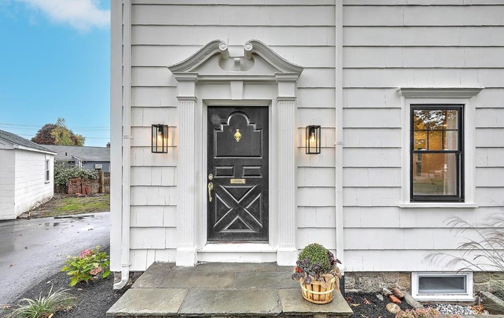 27 Bowen St, East Providence, RI 02916