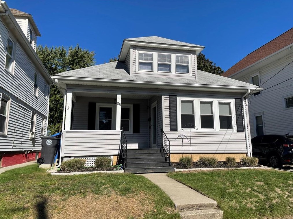 85 Oakland Ave, Cranston, RI 02910