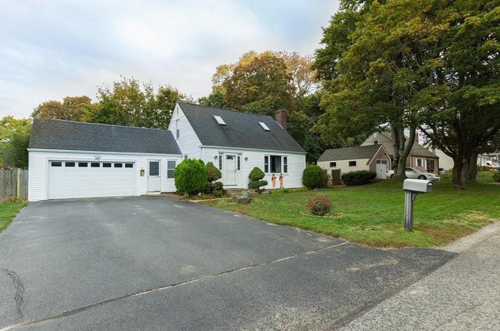 9 Tucker Rd, Smithfield, RI 02828 exterior