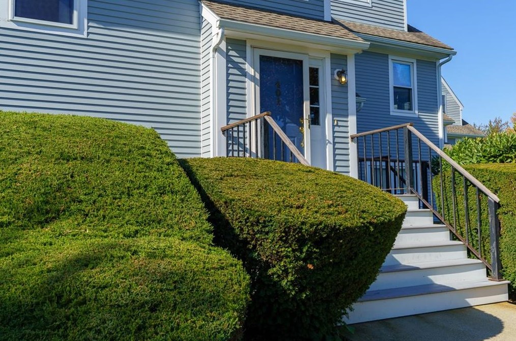 401 Fairway Dr, Middletown, RI 02842