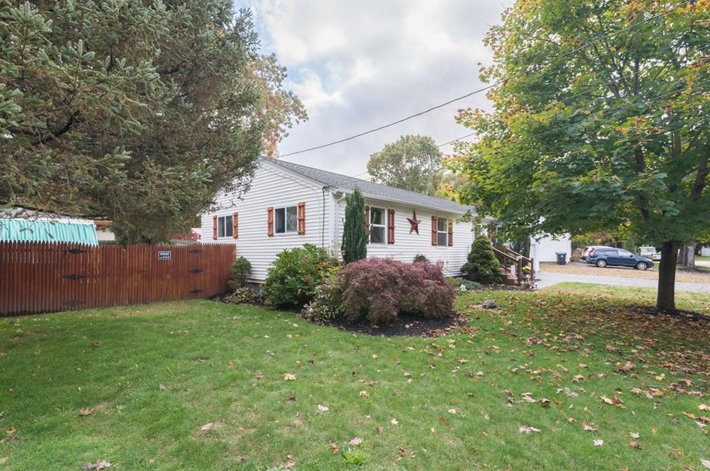 11 Wendy Dr, Coventry, RI 02816