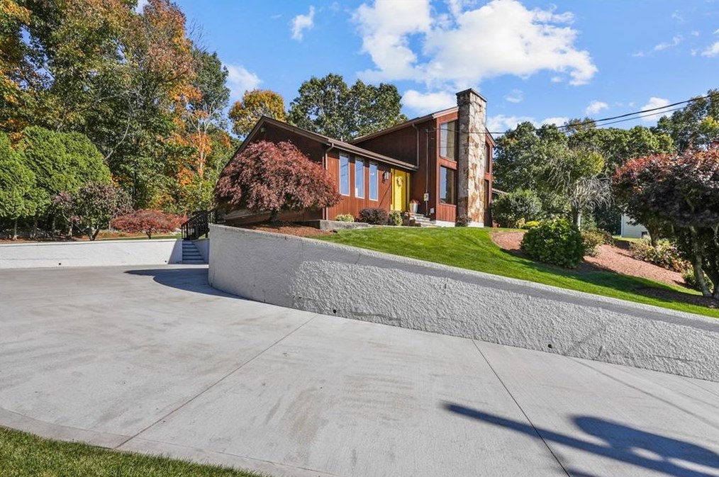 303 Morris St, Cumberland, RI 02864