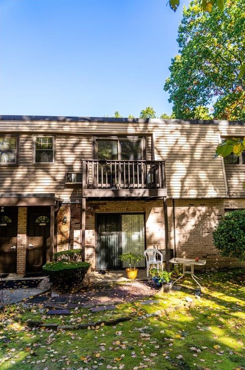 15 Apple Valley Pkwy, Smithfield, RI 02828-2401