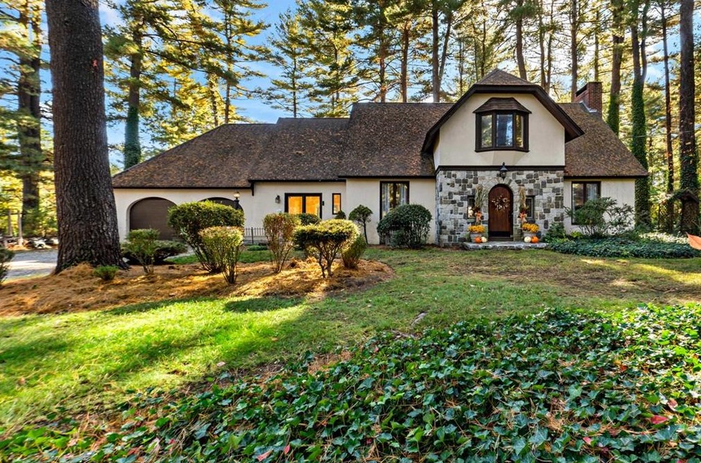 55 Rawson Rd, Cumberland, RI 02864