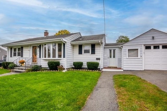 53 Cypress Ave, Tiverton, RI 02878