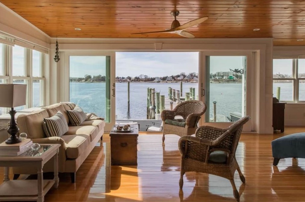 25 Riverside Dr, Tiverton, RI 02878