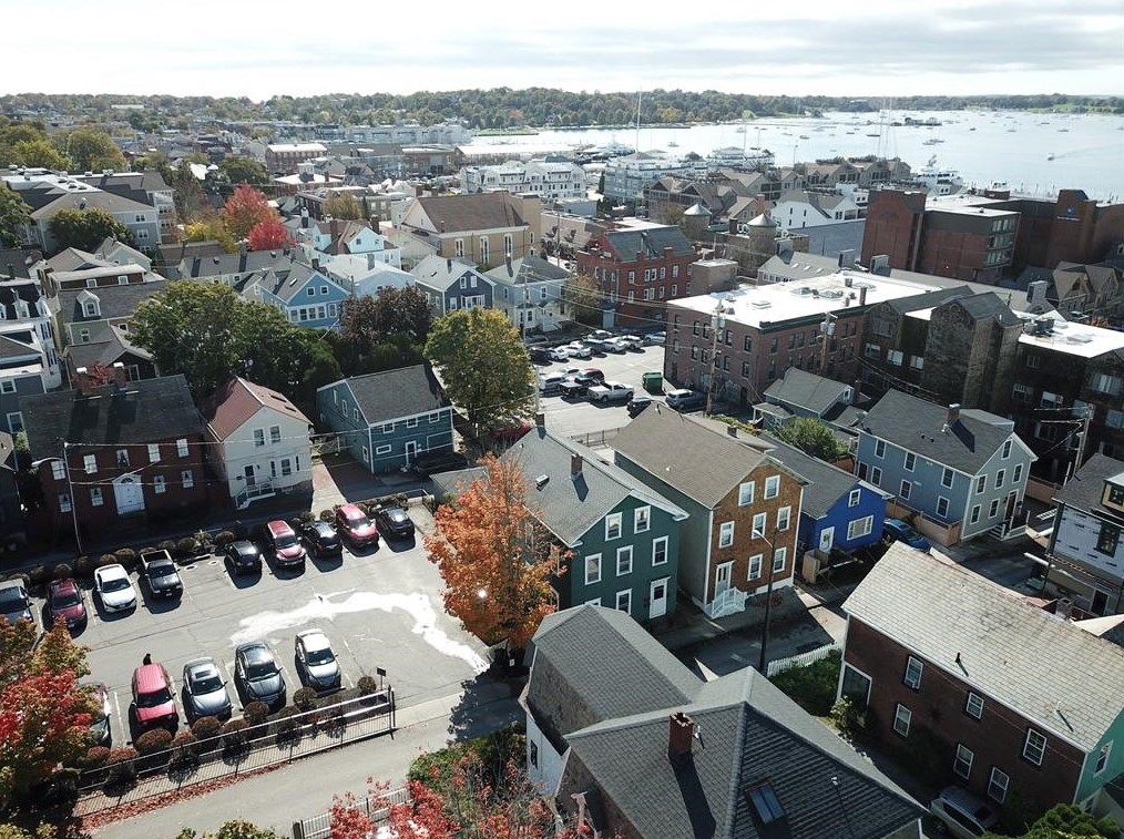 25 Fair St, Middletown, RI 02840