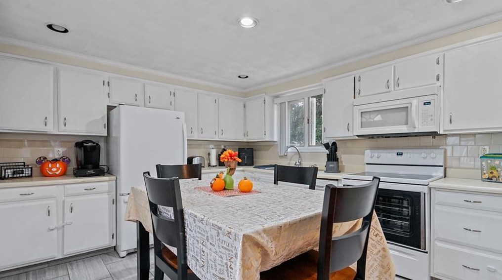 48 Vine St, East Providence RI  02914-4317 exterior