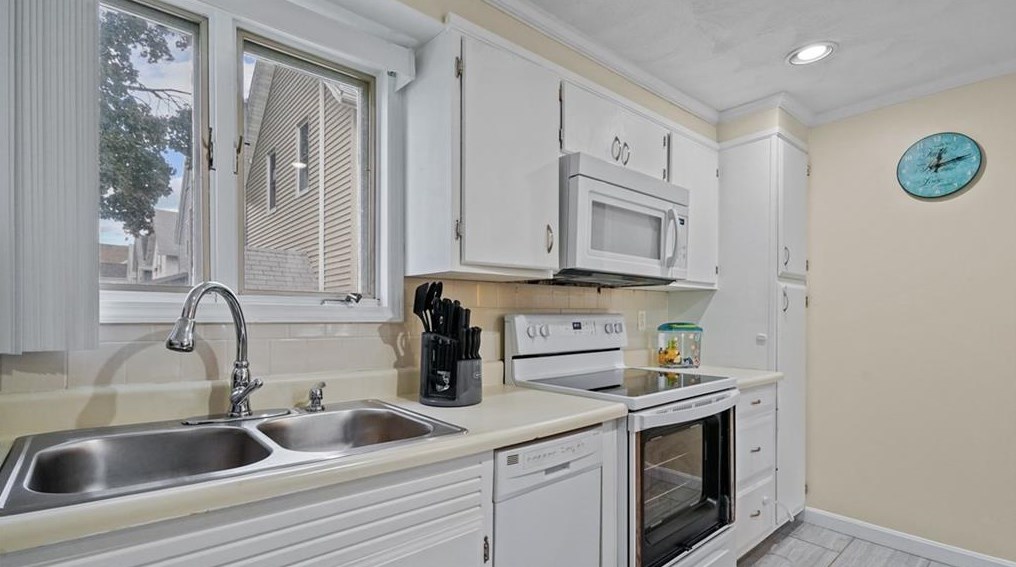 48 Vine St, East Providence RI  02914-4317 exterior