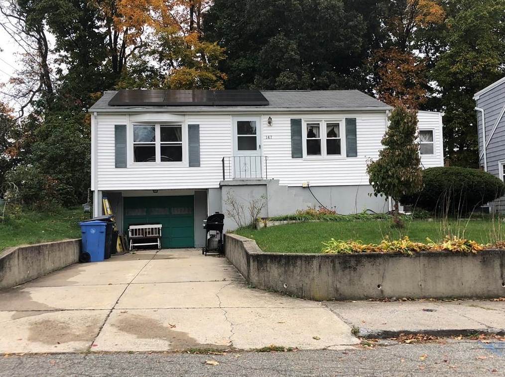 147 Iroquois Rd, Cumberland, RI 02864