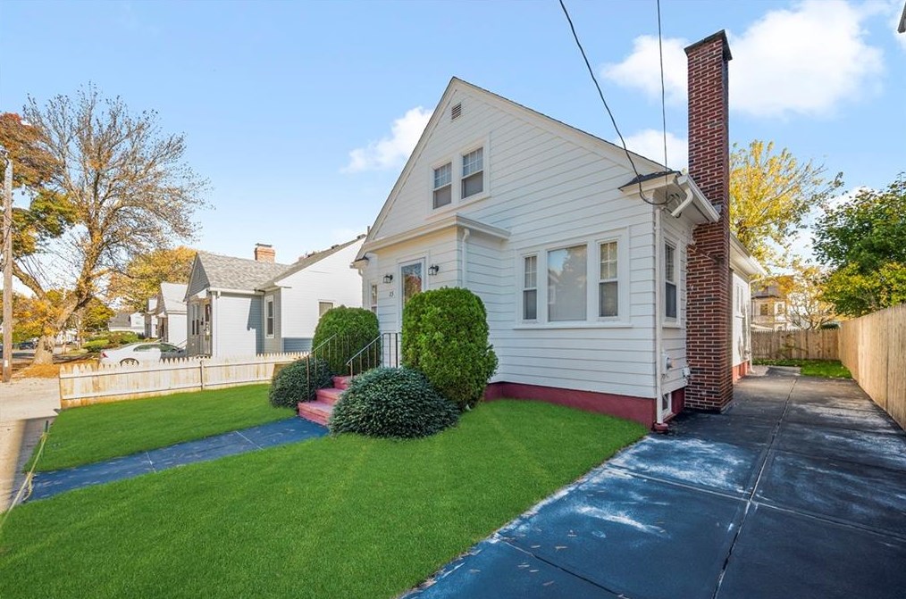 23 Rowan St, Providence, RI 02908