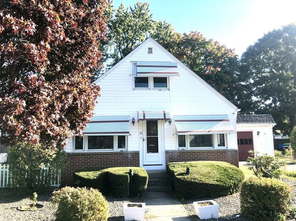 73 Overland Ave, Cranston, RI 02910-2517