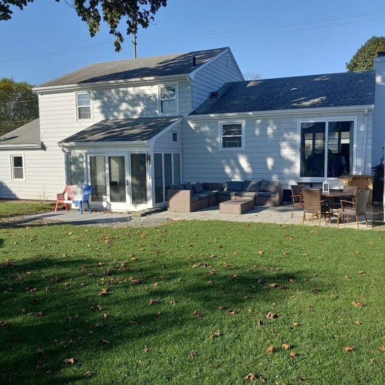 1270 Hope St, Bristol RI  02809-1190 exterior