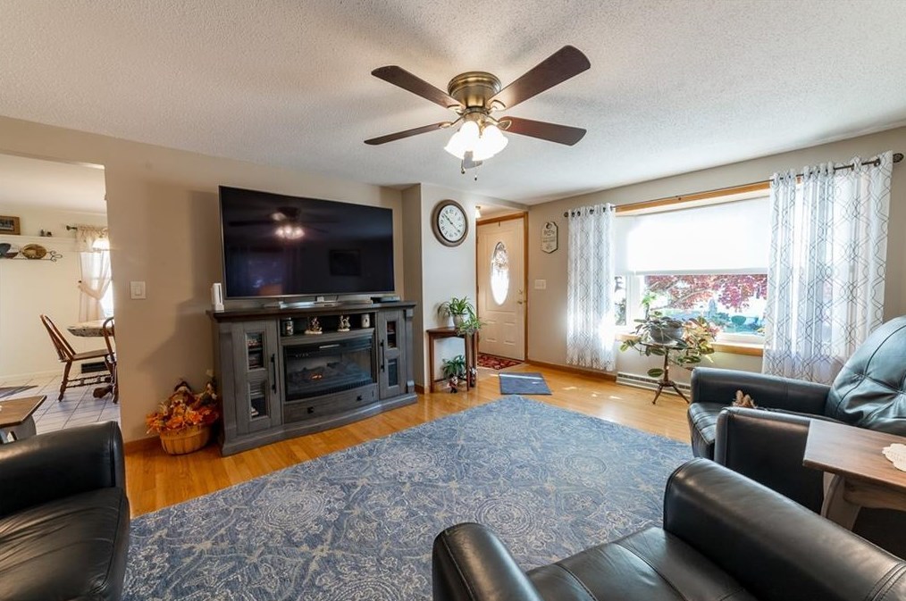 68 Brookside Ave, North Providence RI  02911-1538 exterior