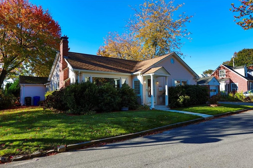 49 Maplecrest Ave, North Providence, RI 02911