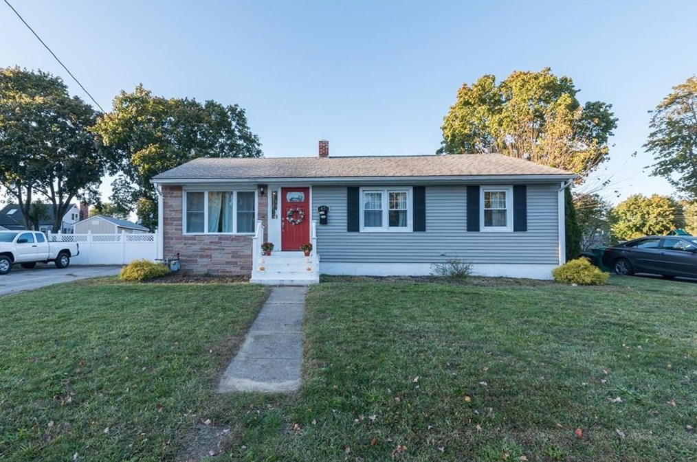 47 Marblehead St, Warwick, RI 02889