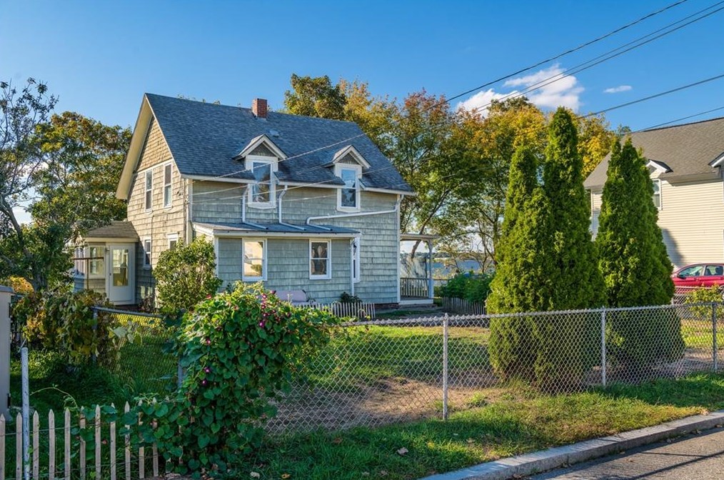 45 Jackson Ave, East Providence, RI 02915