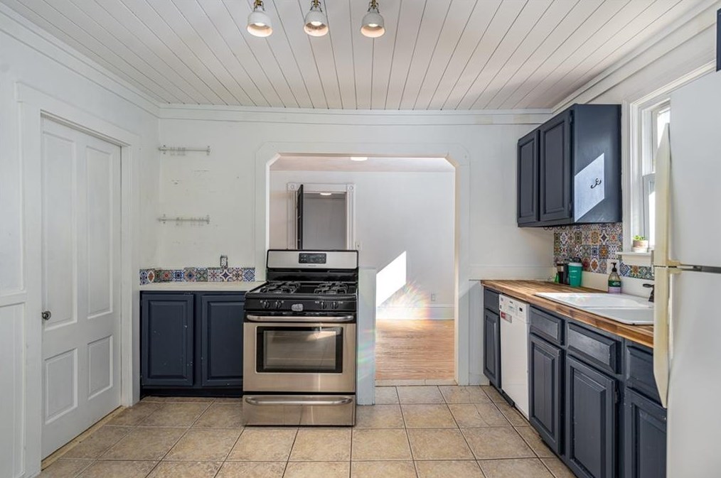 45 Jackson Ave, East Providence RI  02915-5418 exterior