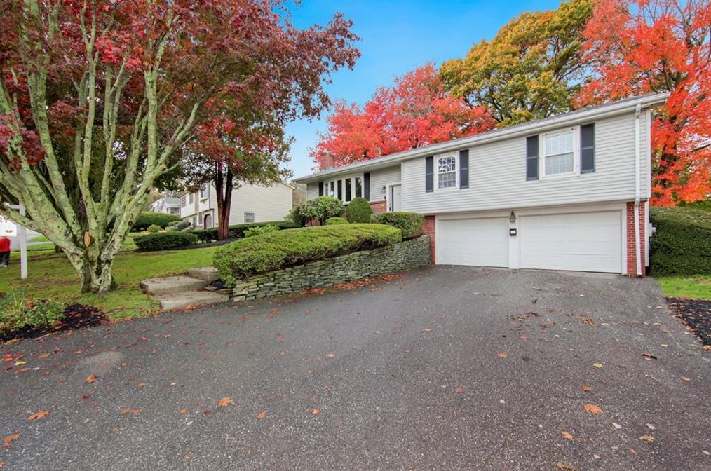 55 Leawood Dr, Cranston, RI 02920-1311