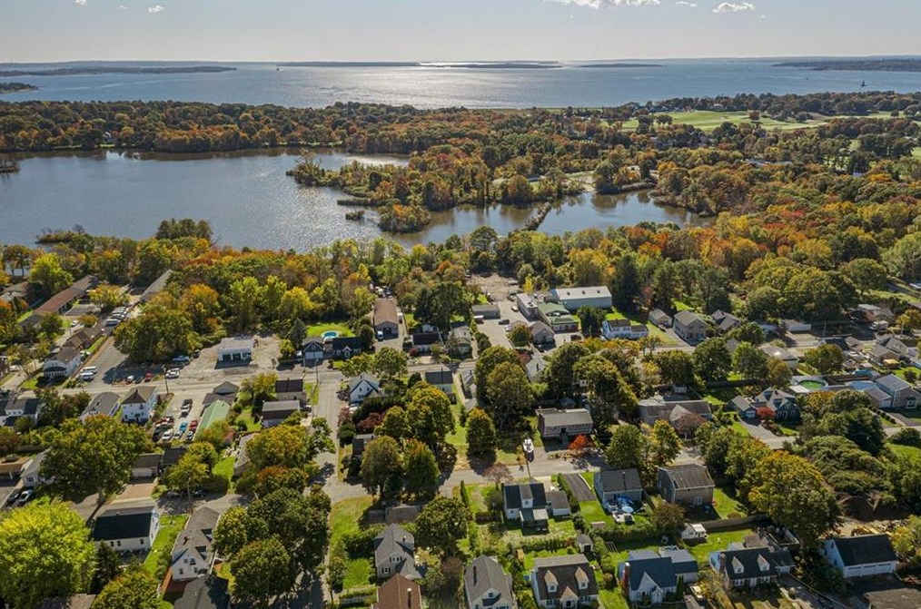54 Church St, Barrington, RI 02806