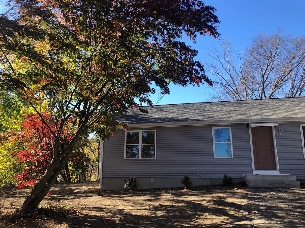 8 Deluca St, Providence, RI 02919