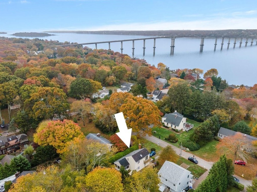 10 Mizzen Ave, Jamestown, RI 02835 exterior