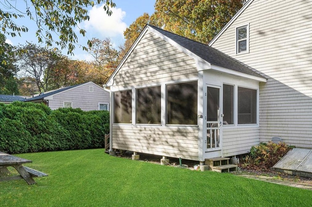 10 Mizzen Ave, Jamestown RI  02835-3026 exterior