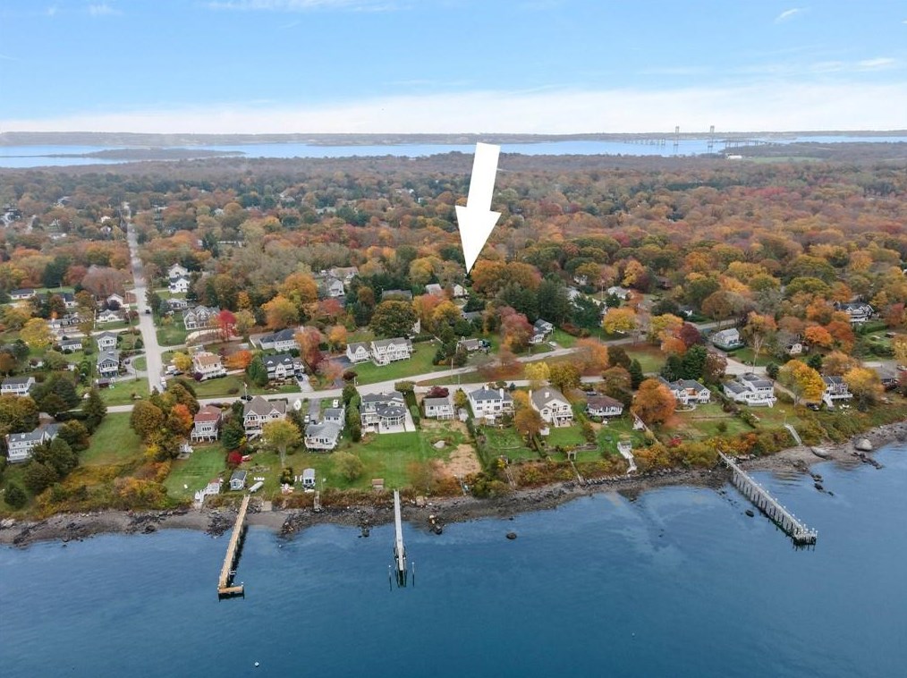 10 Mizzen Ave, Jamestown RI  02835-3026 exterior