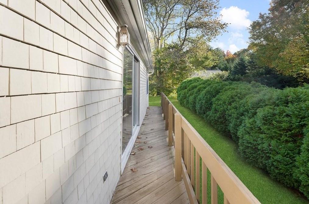 10 Mizzen Ave, Jamestown RI  02835-3026 exterior