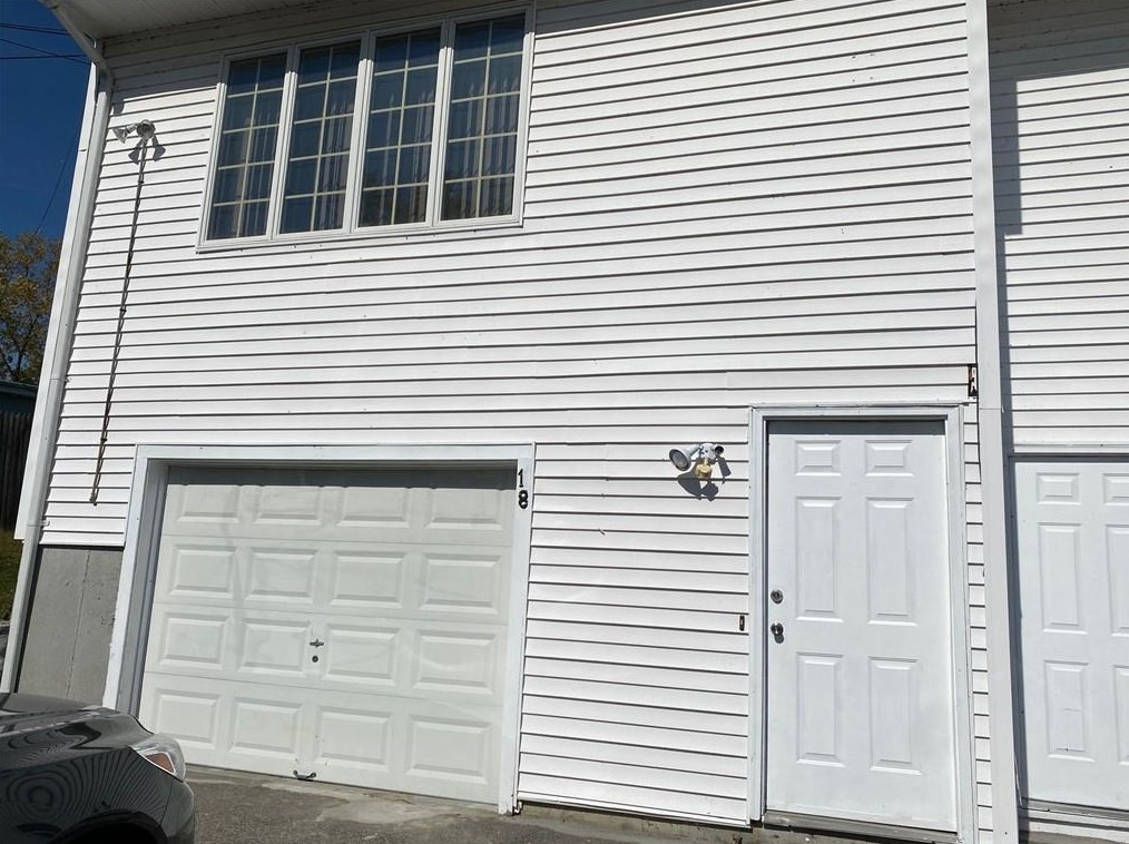 18 Volturno St, Providence, RI 02904