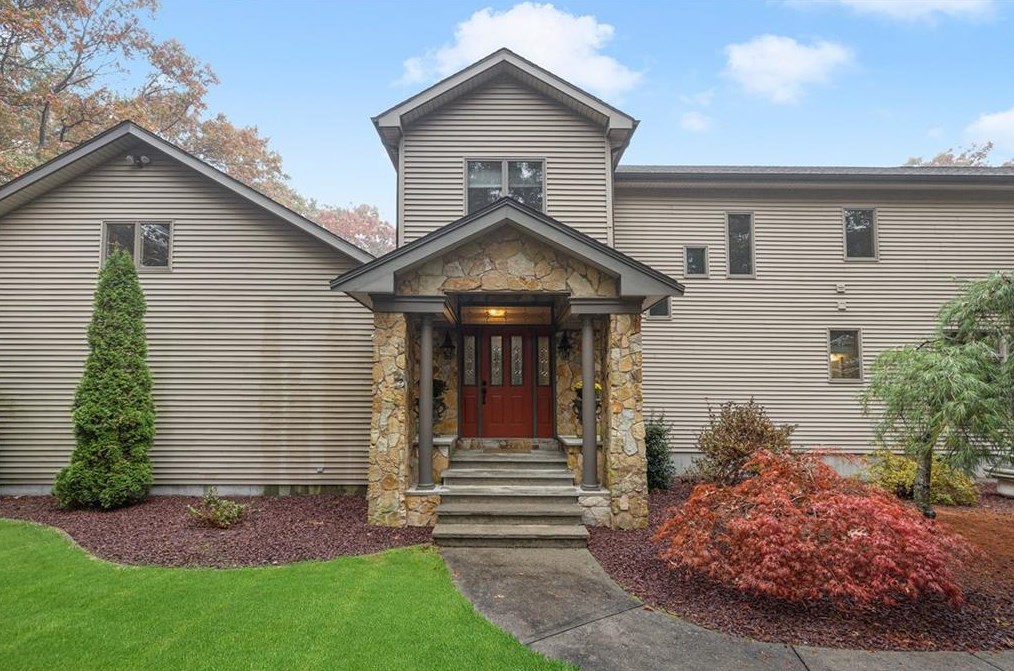 116 Stubble Brook Rd, West Greenwich, RI 02817