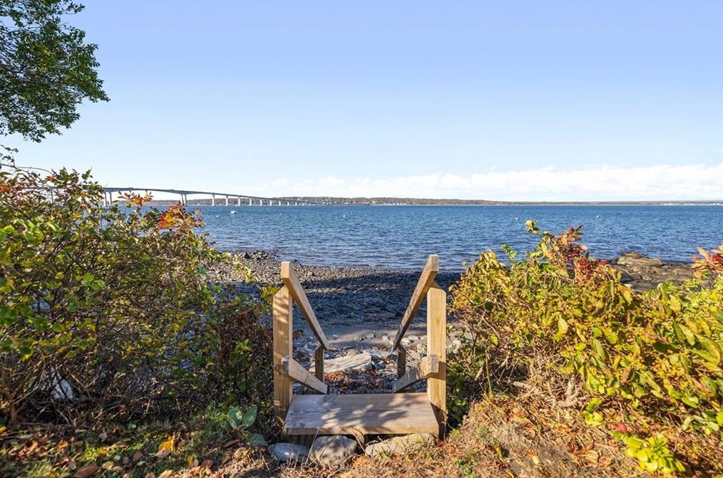 255 Seaside Dr, Jamestown RI  02835-3050 exterior