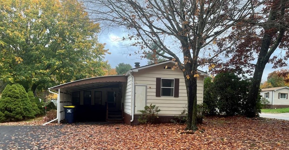 3 Nottingham Pl, Coventry, RI 02816