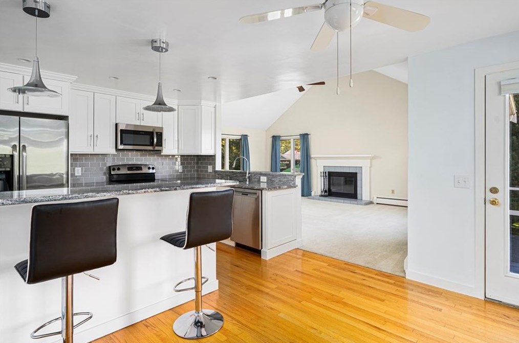 27 Tobin Ln, Bristol RI  02809-1525 exterior