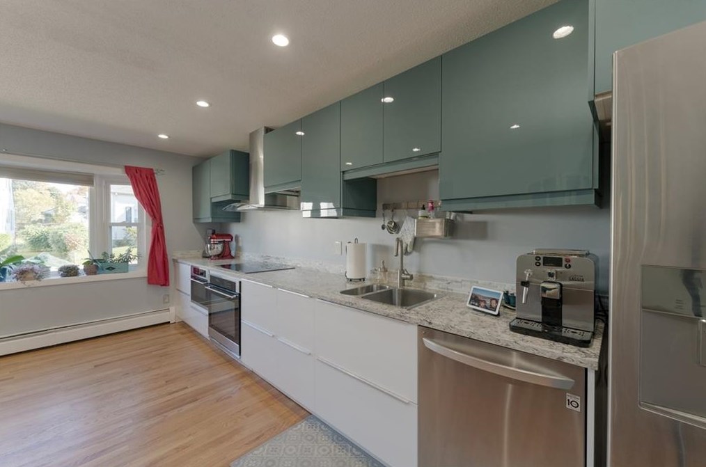 30 Newton St, Pawtucket, RI 02860-5675