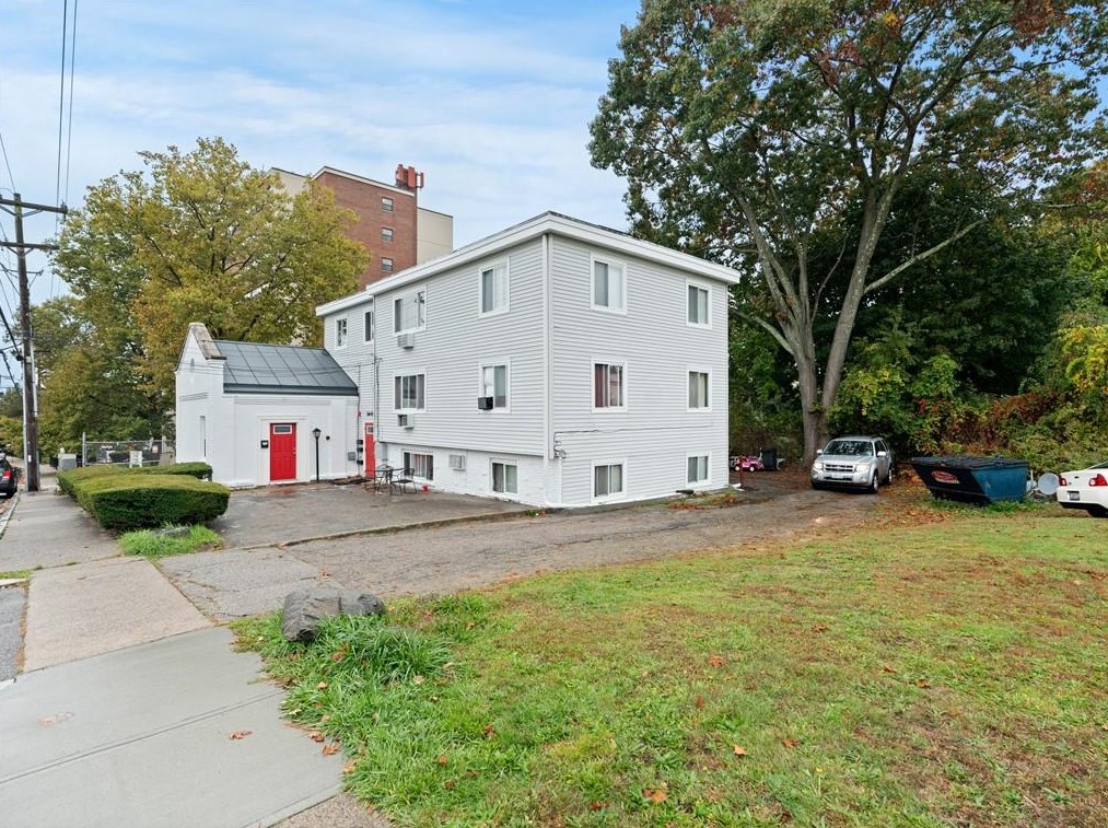 3645 Pawtucket Ave, East Providence, RI 02915